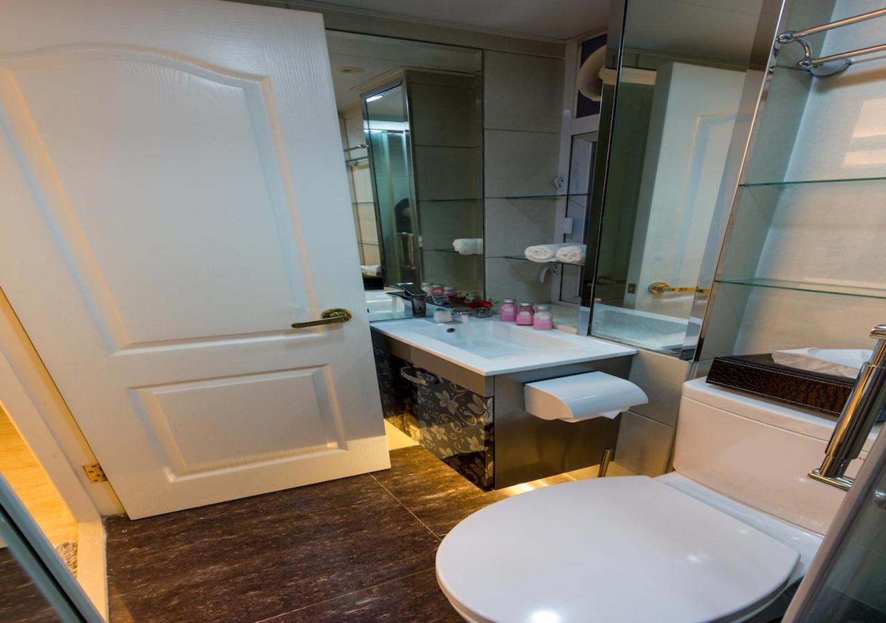 Exclusive Private Penthouse In Kowloon Apartment